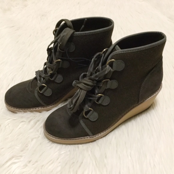 Merona Shoes - NWOT Merona Lorelle Wedge Hiker Boots in Green